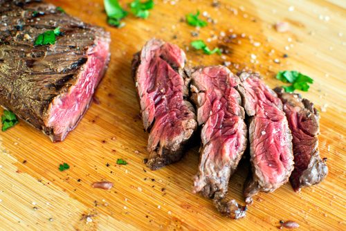Стейк м'ясника ( Hanger Steak ), USDA Choice. Мармурова яловичина із США. Зернова відгодівля. Продається відрубом. Середня вага 0,5-1,2 кг.